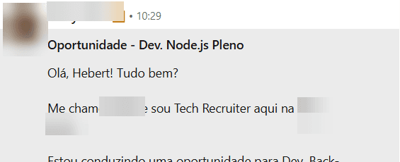 Mensagem de um recrutador no LinkedIn, de 14 de maio, com nome, foto e empresa borrados